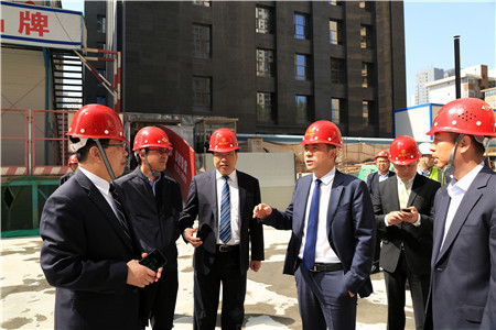 參觀施工現(xiàn)場(chǎng)
